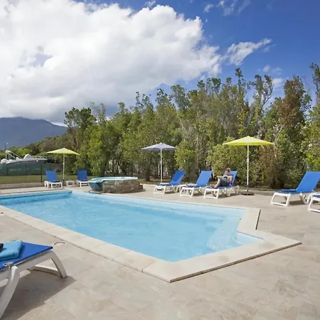 펜션 Maison Familiale Avec Piscine A Pietracorbara