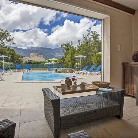 Maison Familiale Avec Piscine A *